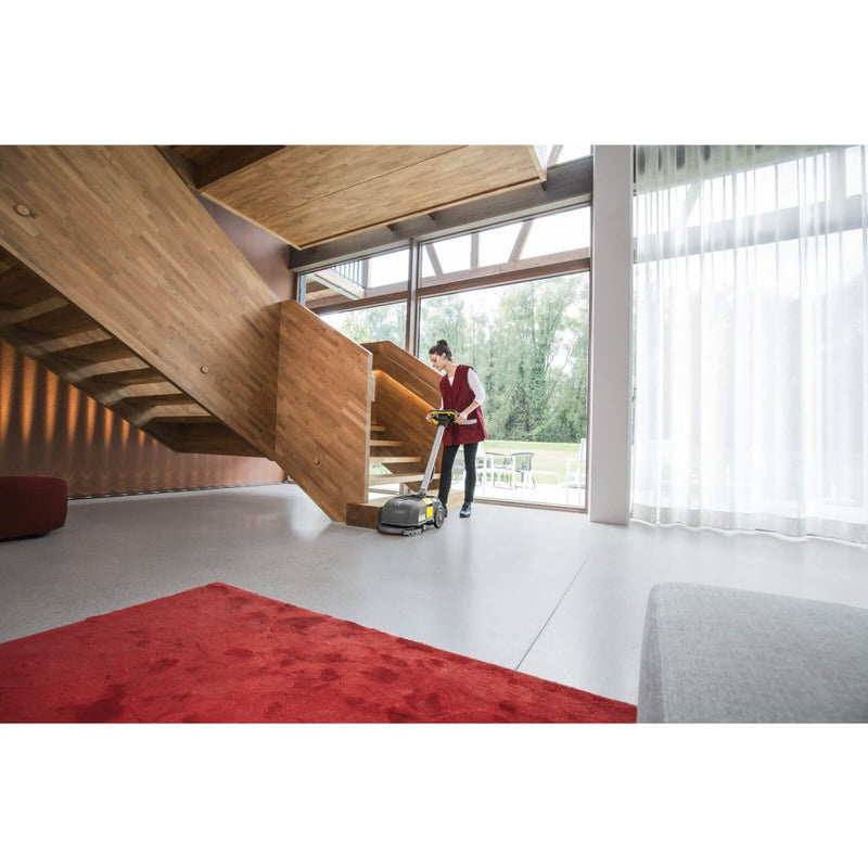 Fregadora y Aspiradora Modelo BD 30/4 C, Karcher