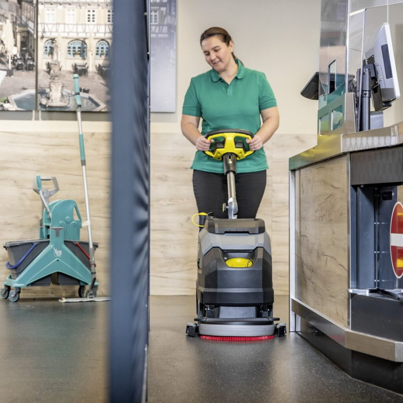 Fregadora y Aspiradora Modelo BD 35/15C, Karcher