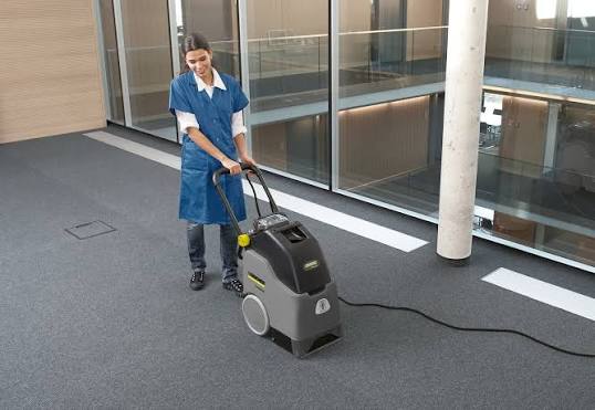 Limpiadora de Moquetas Modelo BRC 30/15 C, Karcher